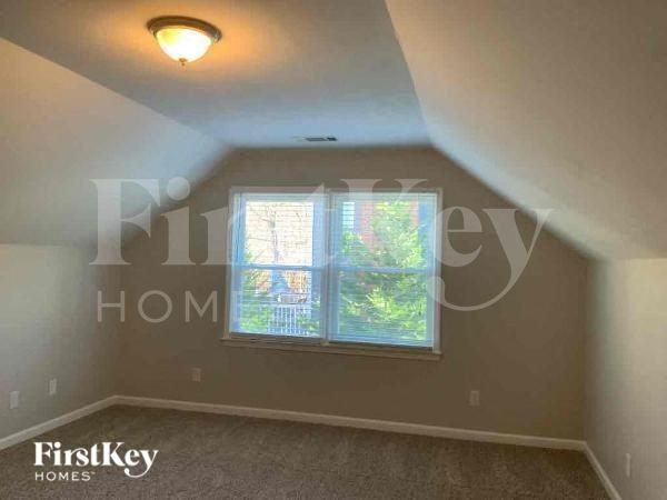 1520 Maplewood Ct - Photo 6 of 10