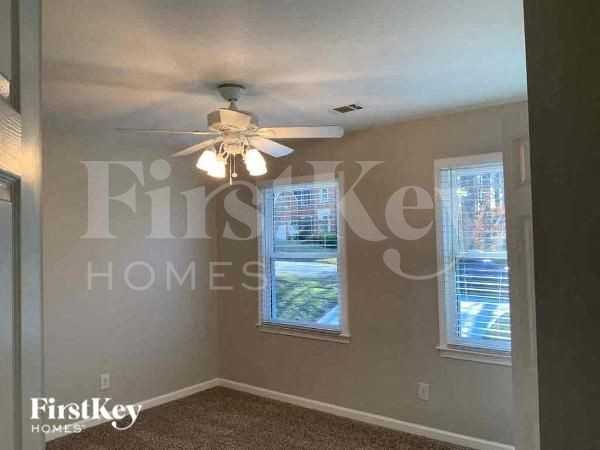 1520 Maplewood Ct - Photo 7 of 10