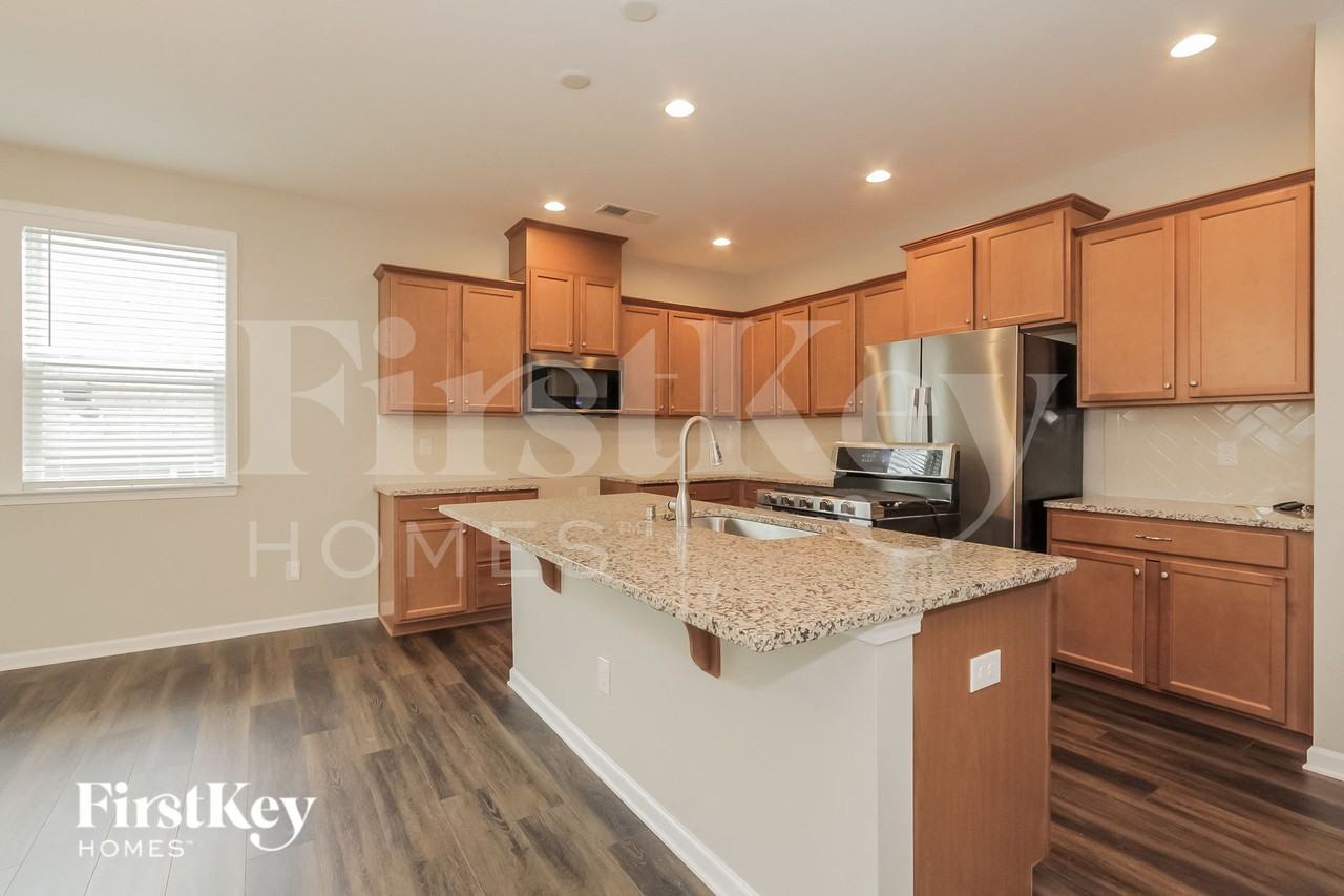 7724 Meridale Forest Dr - Photo 5 of 15
