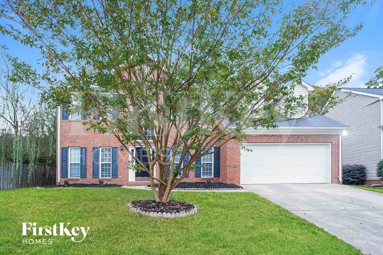 10311 Fairbourne Ct - Photo 2 of 15