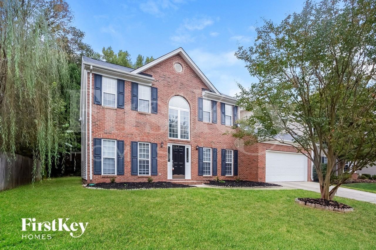 10311 Fairbourne Ct - Photo 3 of 15