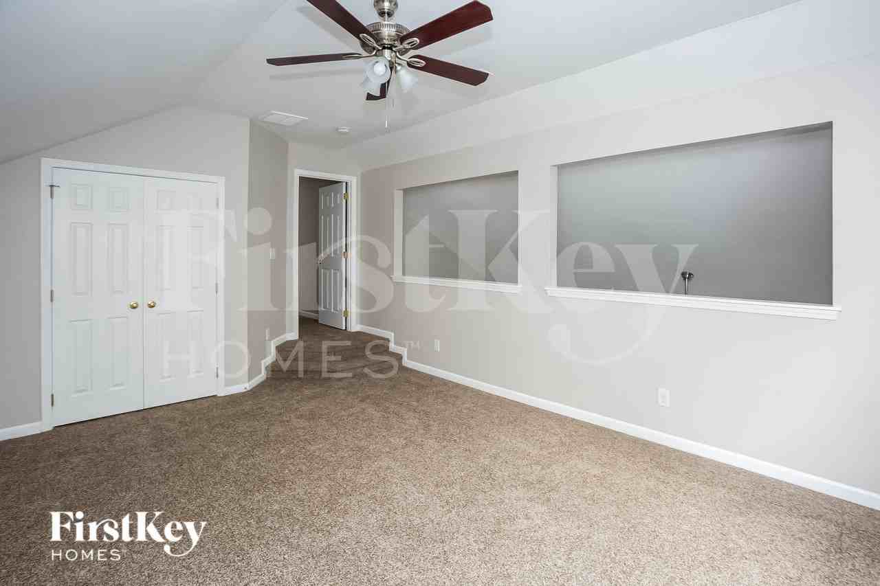 10311 Fairbourne Ct - Photo 4 of 15