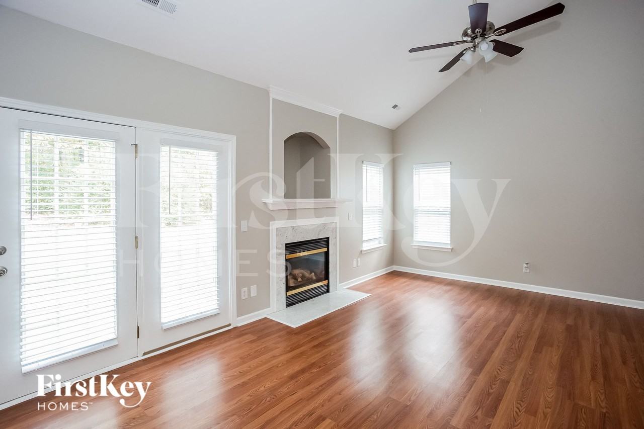 10311 Fairbourne Ct - Photo 5 of 15