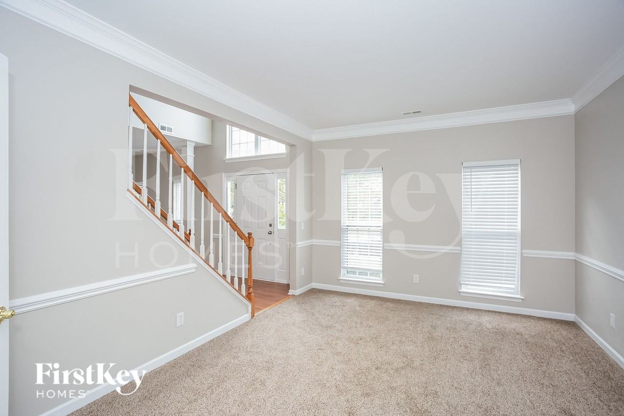 10311 Fairbourne Ct - Photo 6 of 15