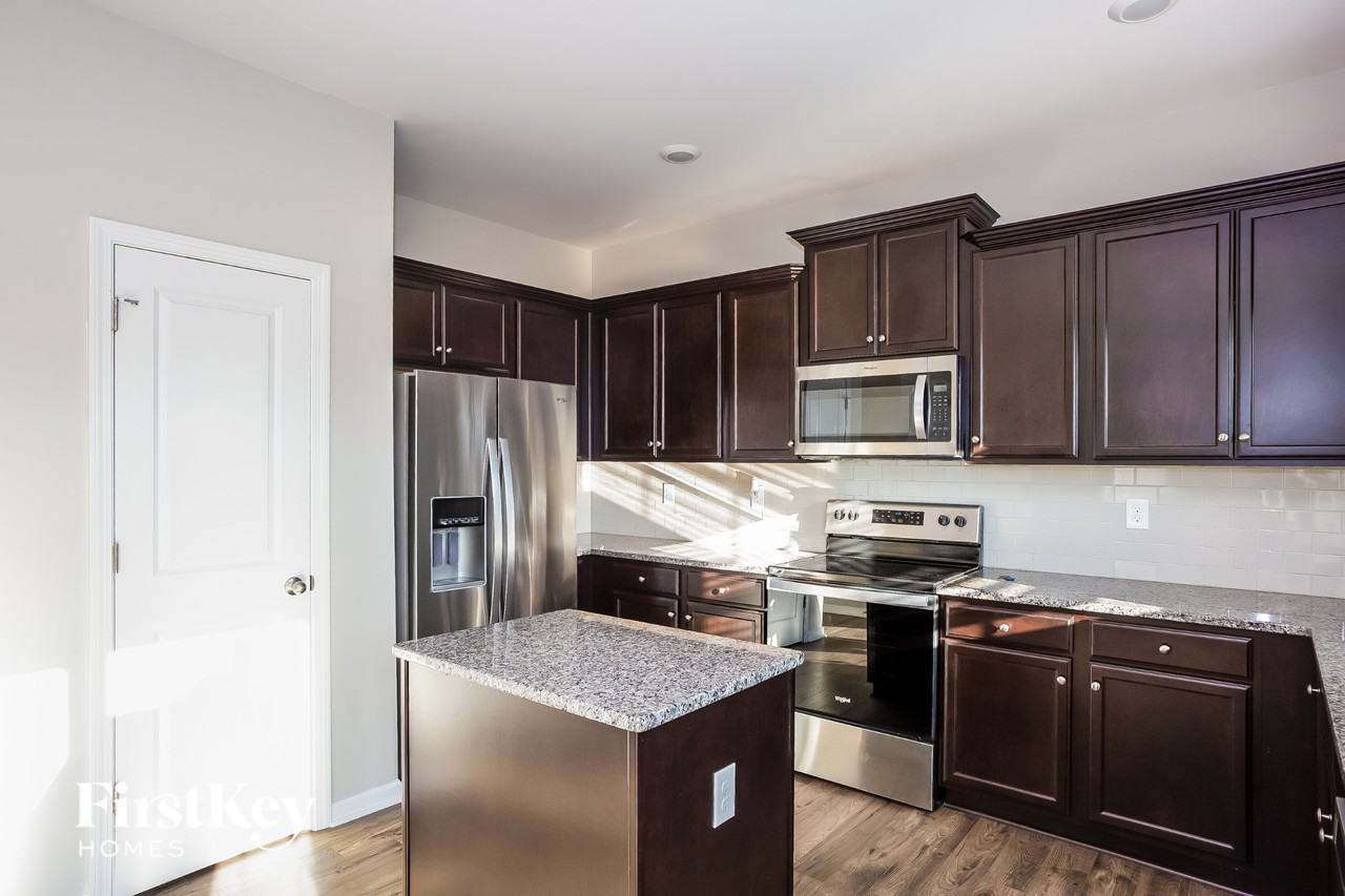 1267 Kent Downs Ave Sw - Photo 7 of 15