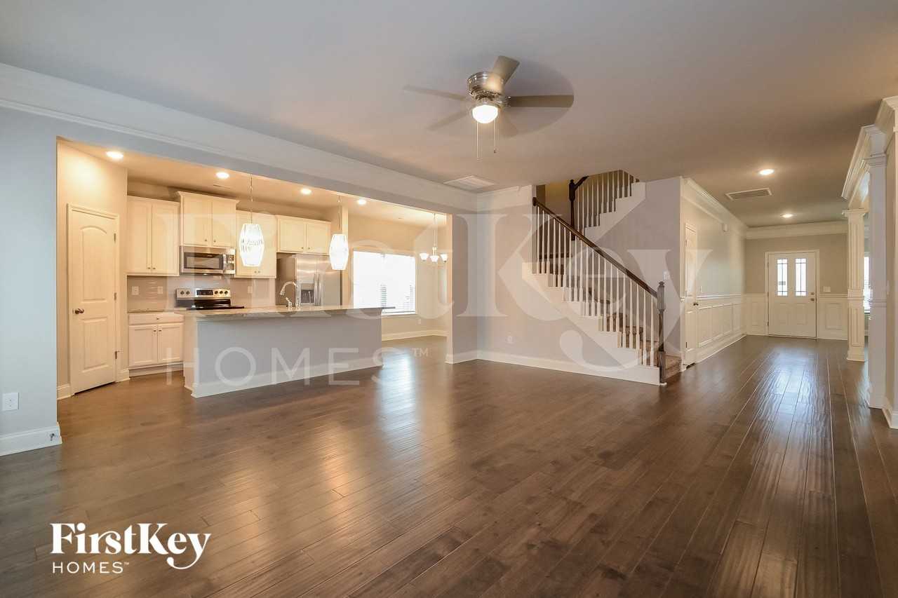 3621 Wind Ridge Ln - Photo 3 of 15