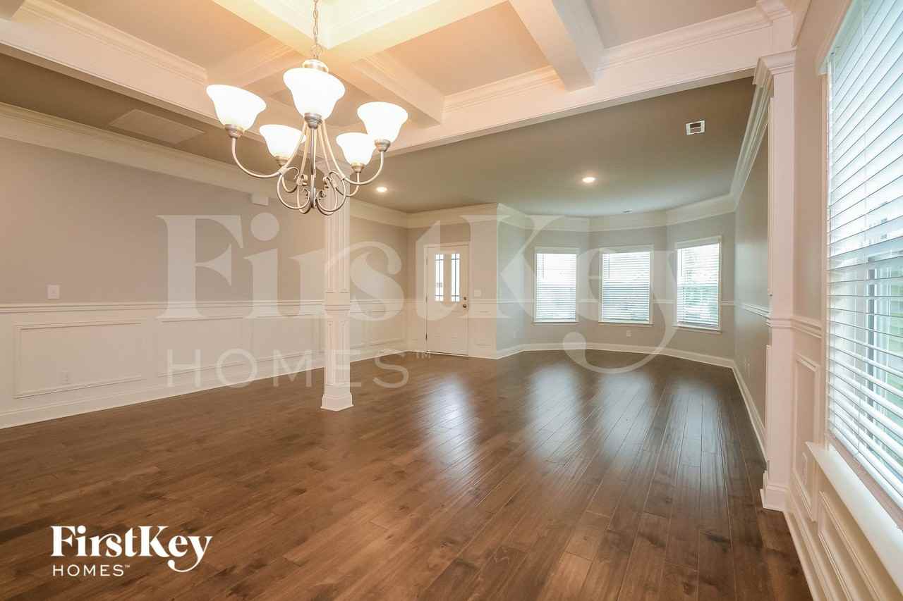 3621 Wind Ridge Ln - Photo 4 of 15