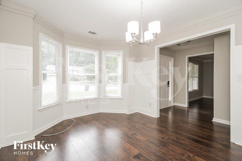 1985 Castle Royale Dr - Photo 4 of 16