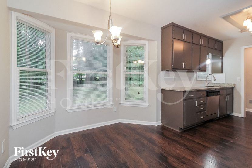 1985 Castle Royale Dr - Photo 5 of 16