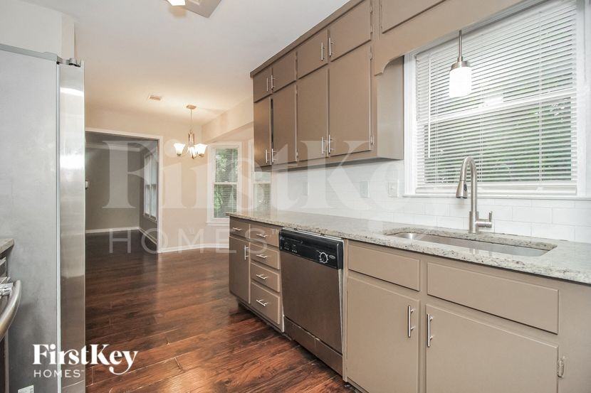 1985 Castle Royale Dr - Photo 7 of 16