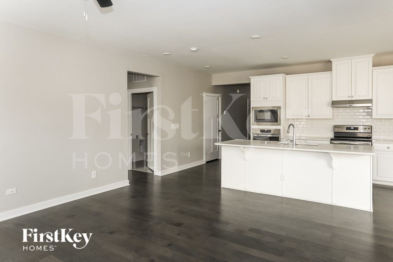 6425 Brighton Park Dr - Photo 4 of 15