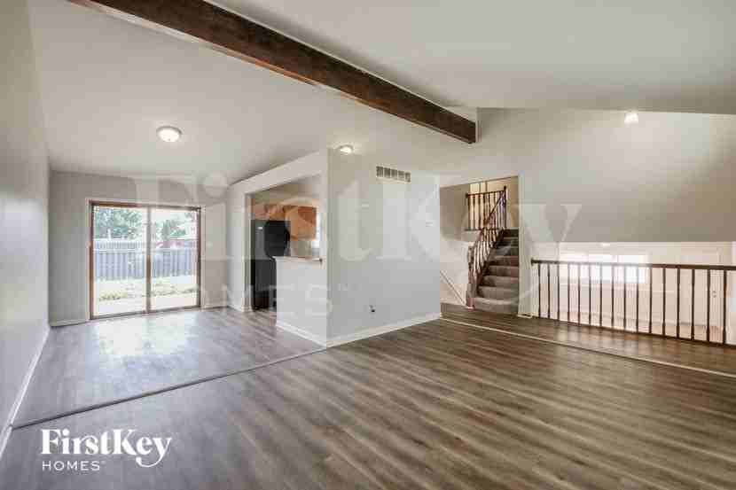 2416 Waterford Dr - Photo 3 of 15