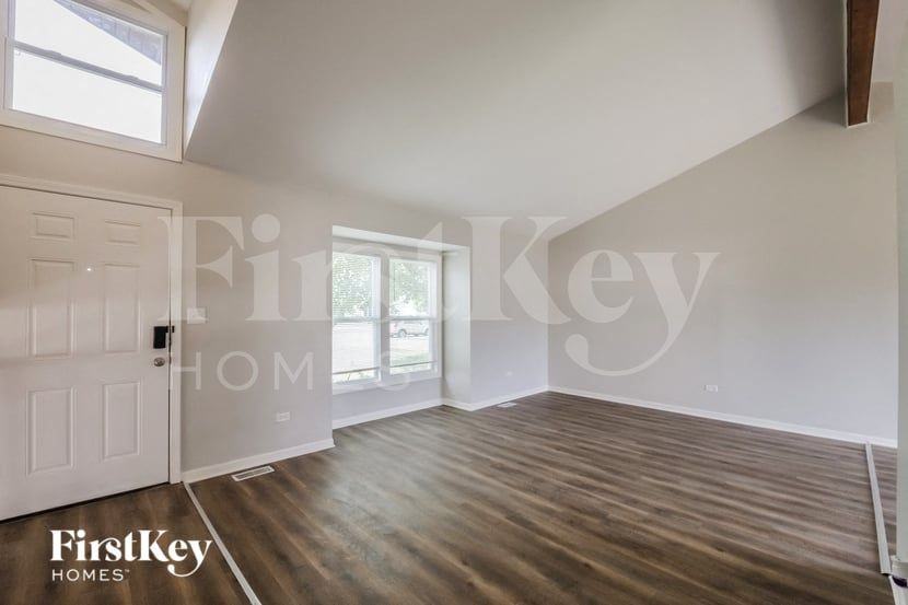 2416 Waterford Dr - Photo 4 of 15