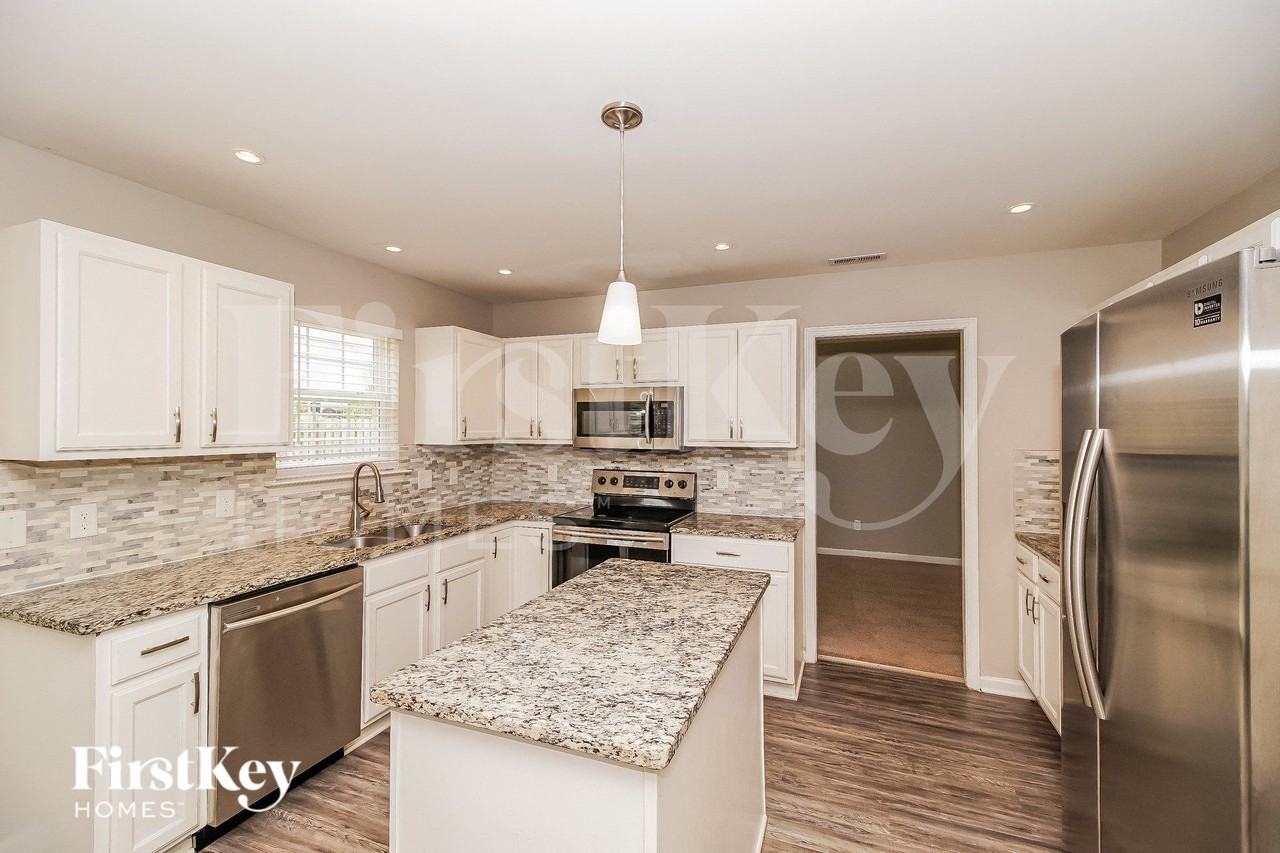 234 Royalton Rd - Photo 7 of 16