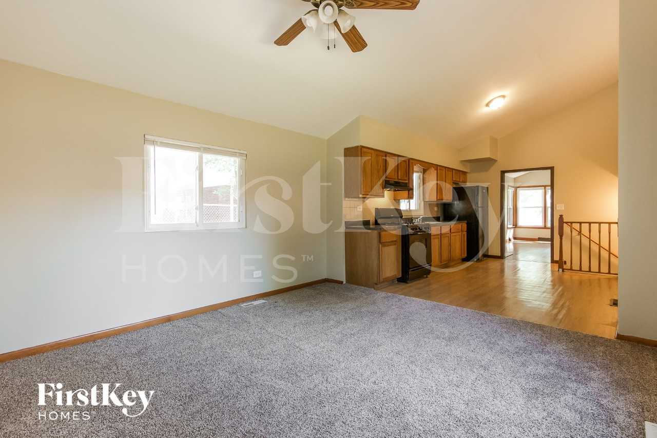 2108 Linden Ave - Photo 2 of 15