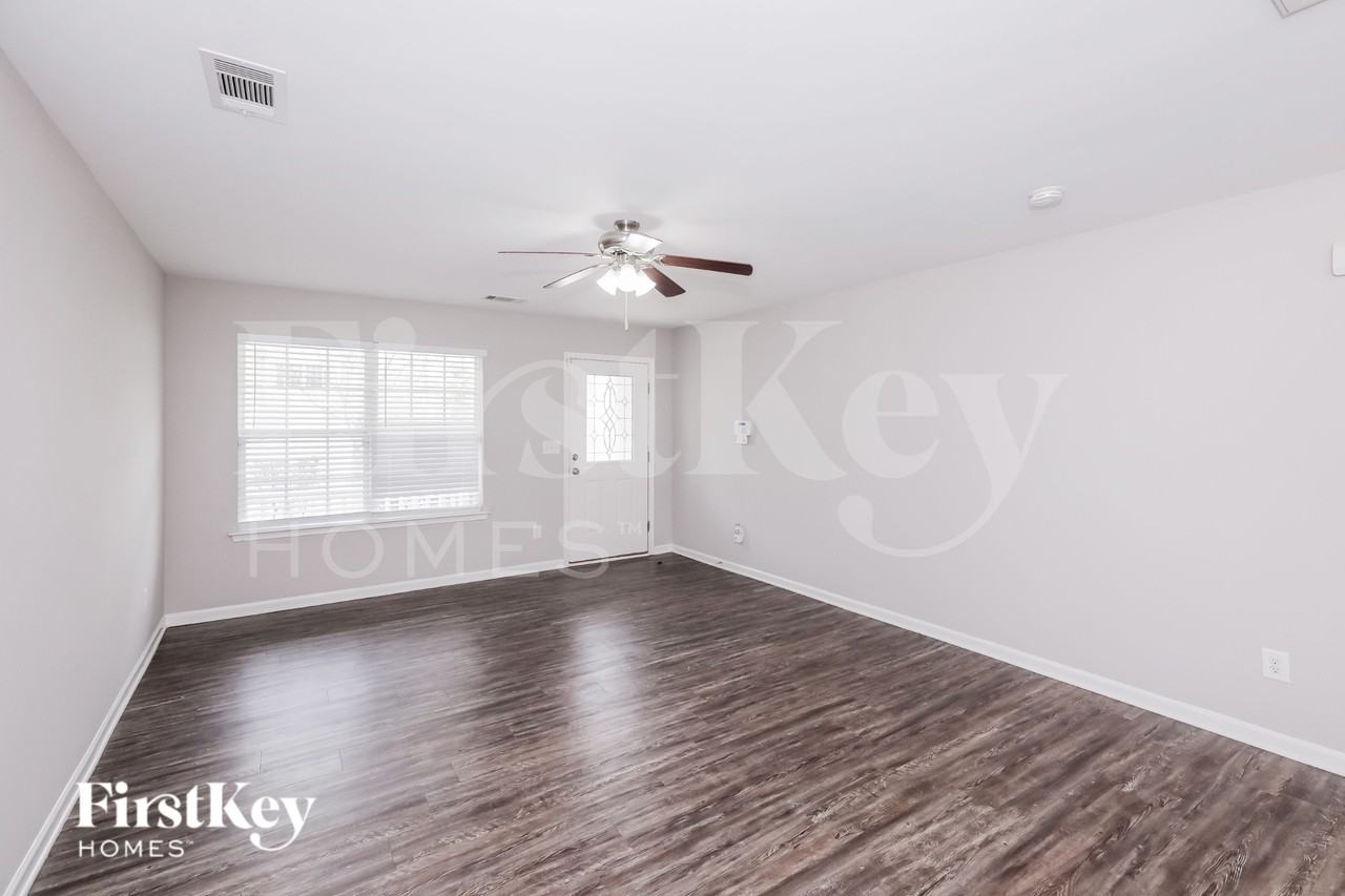 2025 Misty Rose Ln - Photo 3 of 15