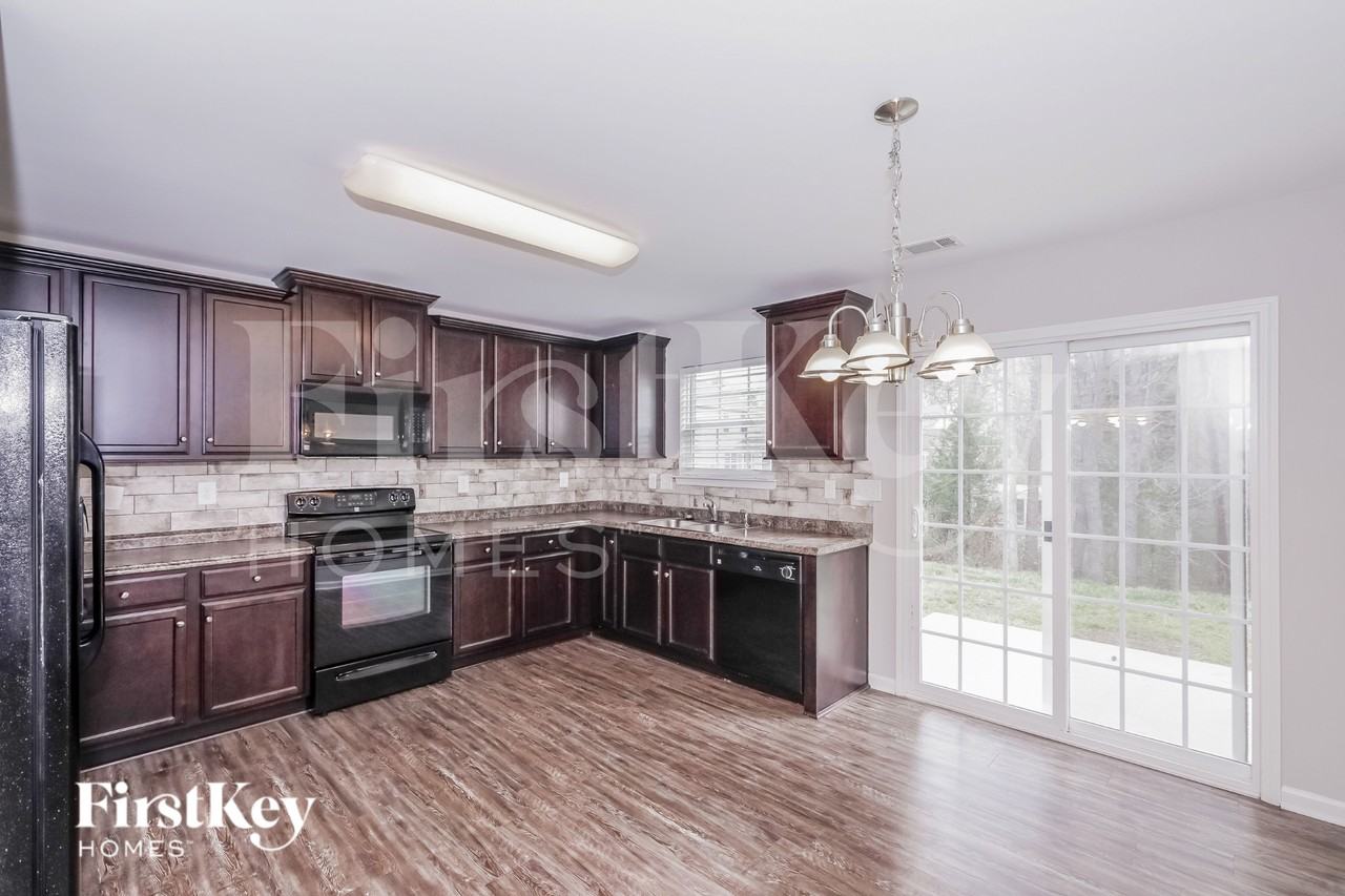 2025 Misty Rose Ln - Photo 5 of 15