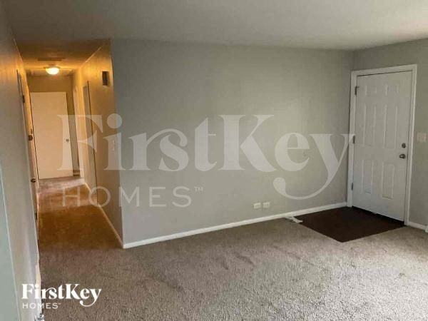 1355 S Oakland Ave - Photo 3 of 15