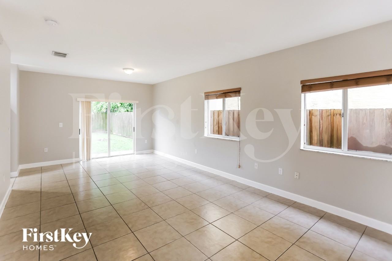 1119 Neavenue - Photo 3 of 17