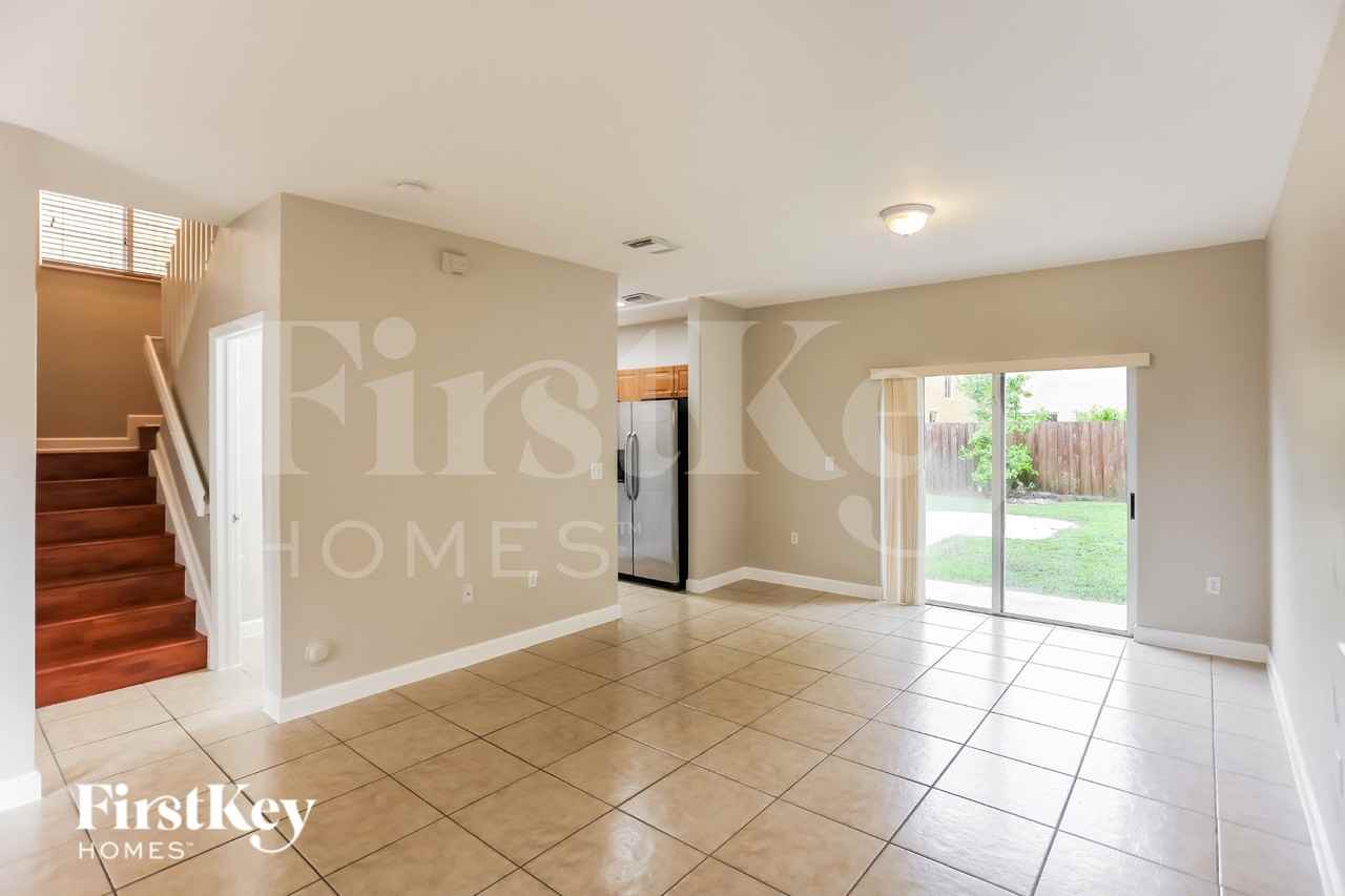 1119 Neavenue - Photo 4 of 17