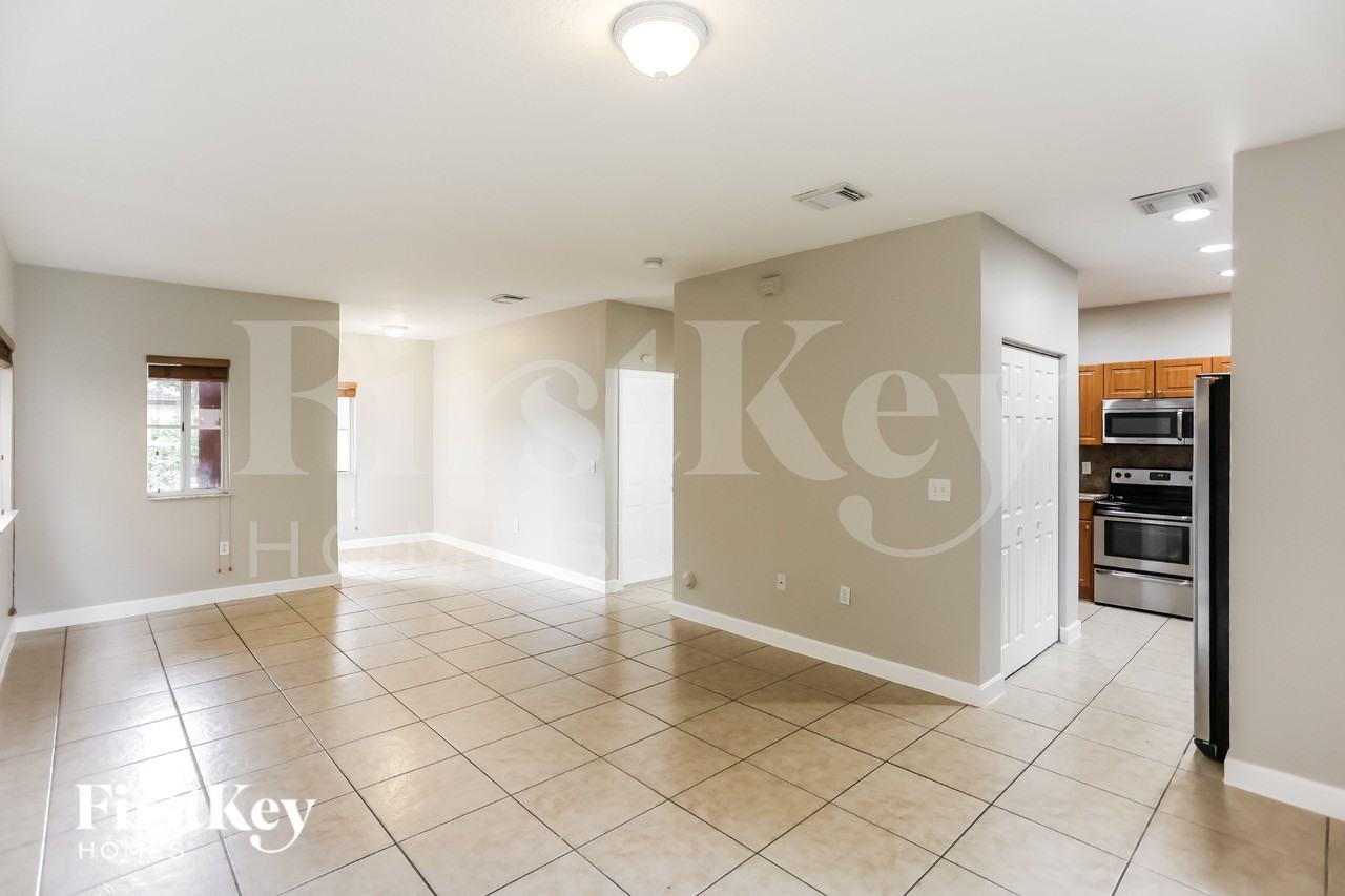 1119 Neavenue - Photo 5 of 17