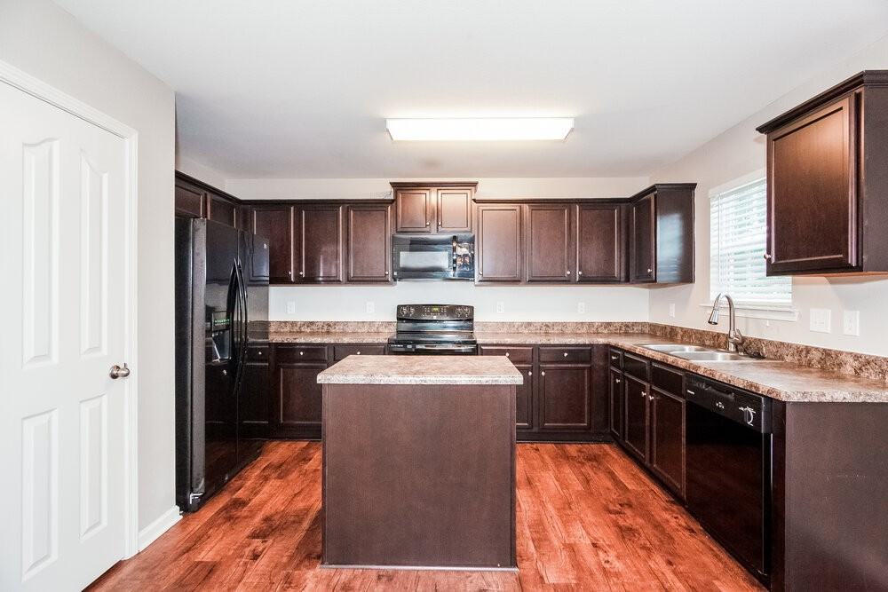 4905 Broad Leaf Ct - Photo 6 of 17