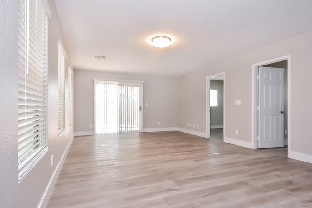 196 Bella Milano Ave - Photo 5 of 17