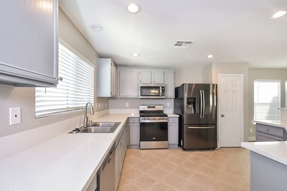 196 Bella Milano Ave - Photo 7 of 17