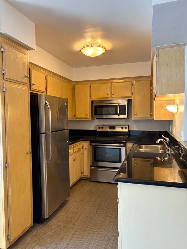2425 Ocean Ave ##1 - Photo 4 of 22