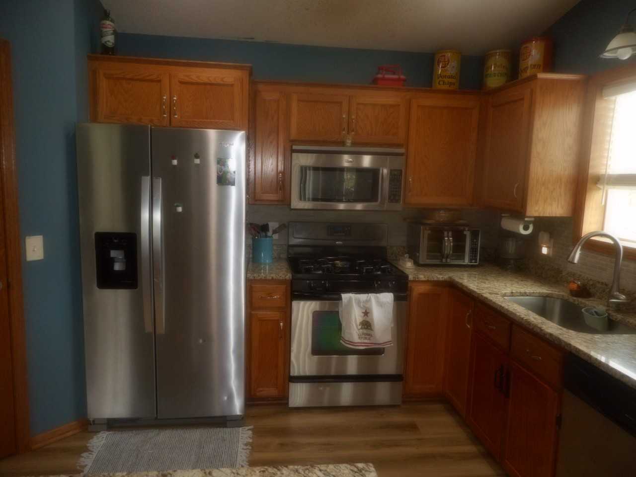 2010 Spruce Ct - Photo 5 of 17