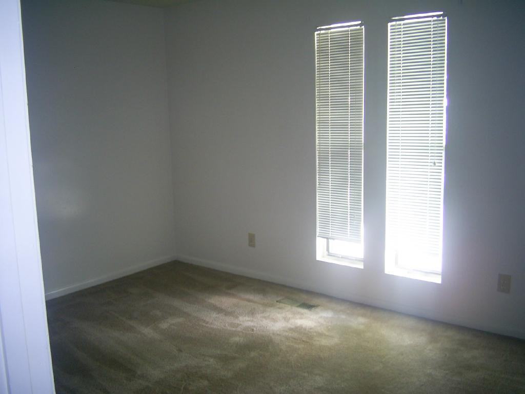 3757 Heathrow Dr - Photo 3 of 6