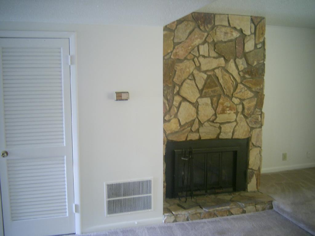 3757 Heathrow Dr - Photo 4 of 6
