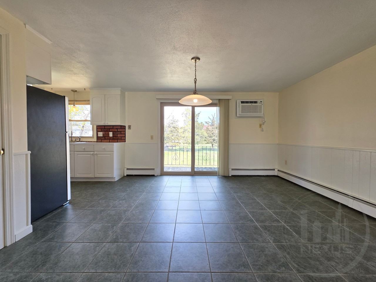 122-124 Rounds Ave - Photo 2 of 14