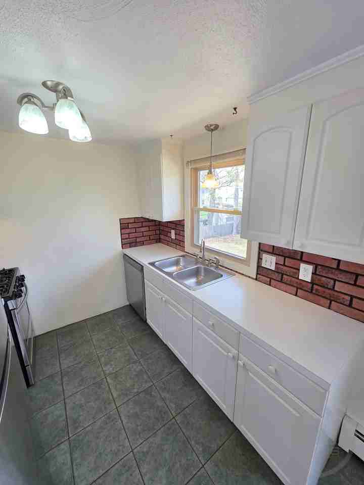 122-124 Rounds Ave - Photo 4 of 14