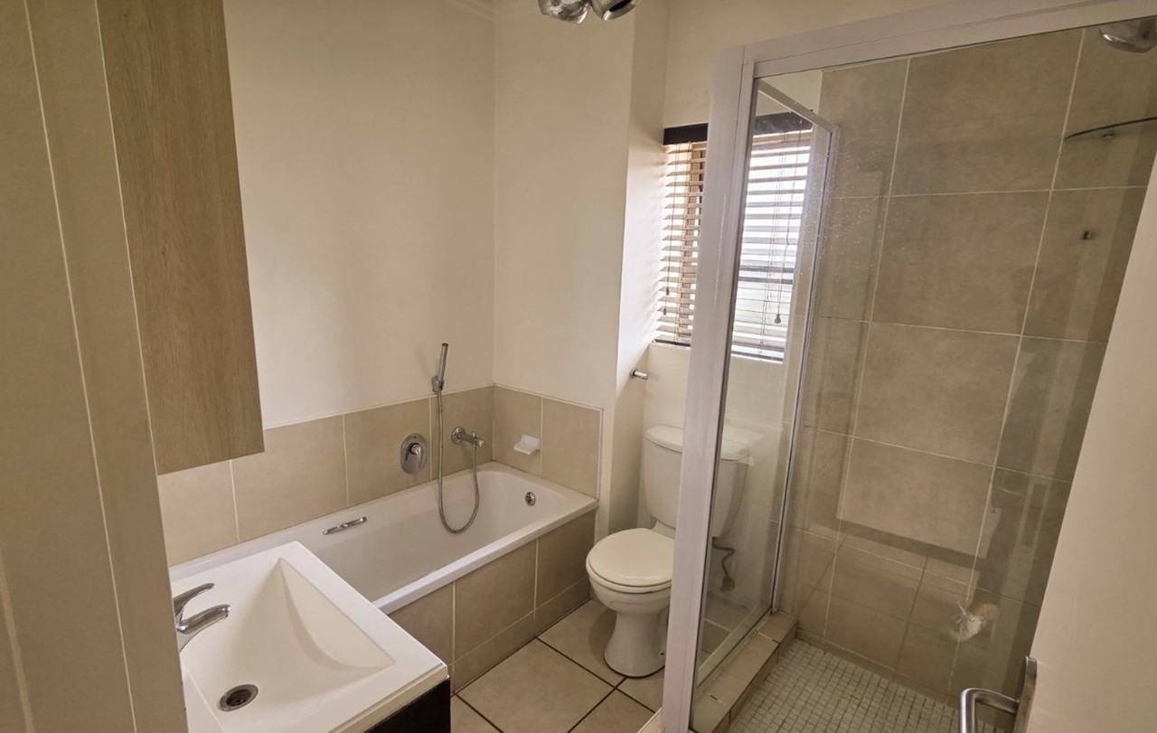 900 Midland Ave #2D - Photo 4 of 7