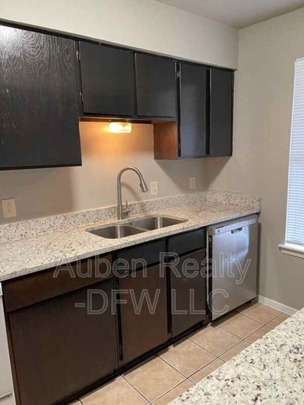 921 W Rochelle Rd - Photo 5 of 19