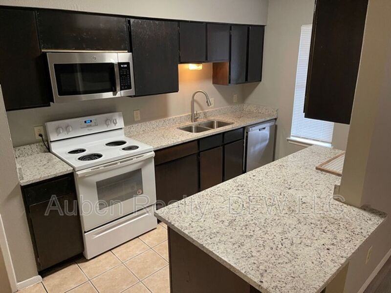 921 W Rochelle Rd - Photo 7 of 19