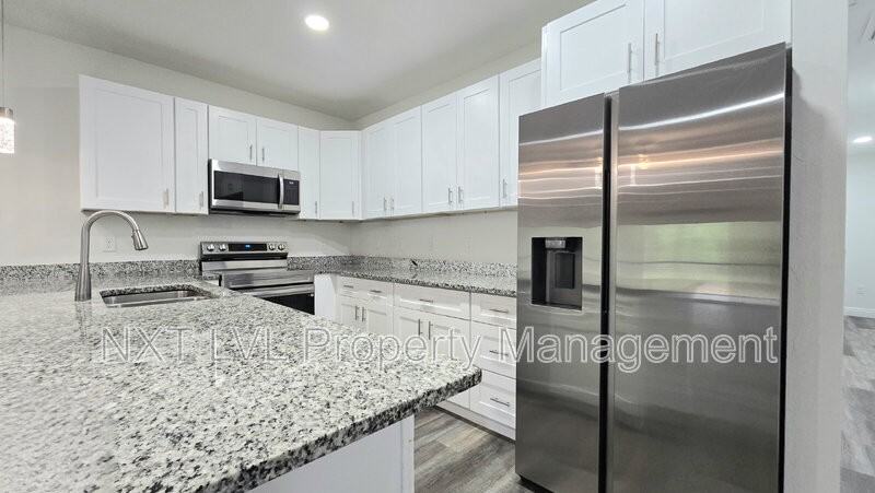 5050 Jones Dr - Photo 4 of 20