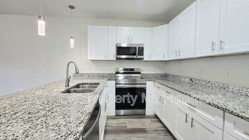 5050 Jones Dr - Photo 6 of 20