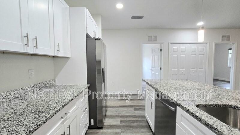 5050 Jones Dr - Photo 7 of 20