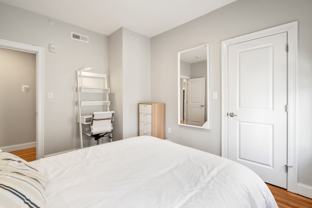 1061 Saratoga St #5 - Photo 1 of 1