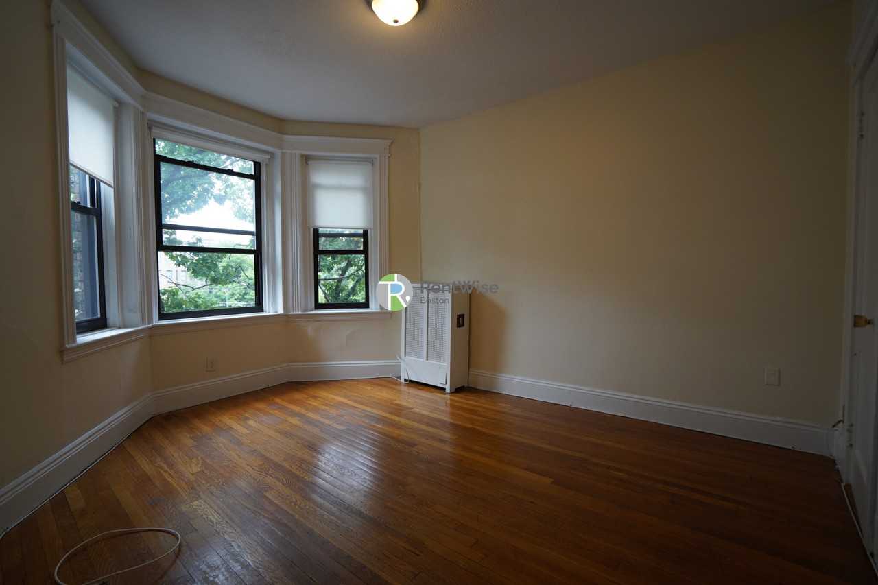 1148 Commonwealth Ave #33