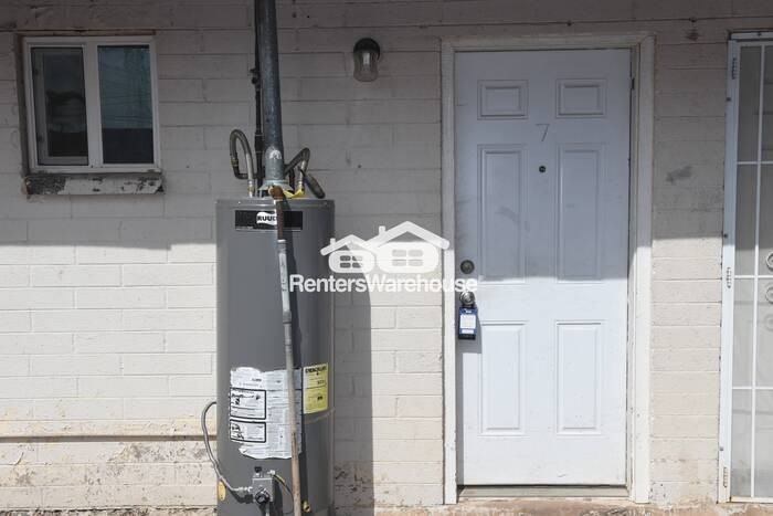 2532 E Adams St #7 - Photo 2 of 8
