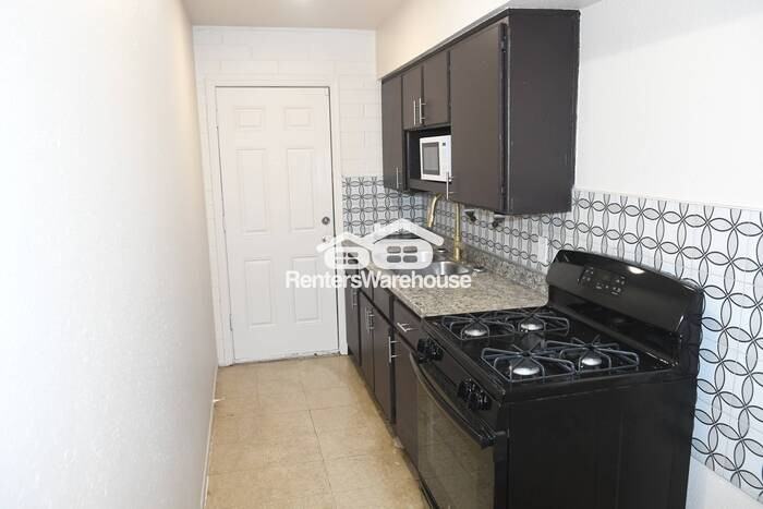 2532 E Adams St #7 - Photo 3 of 8