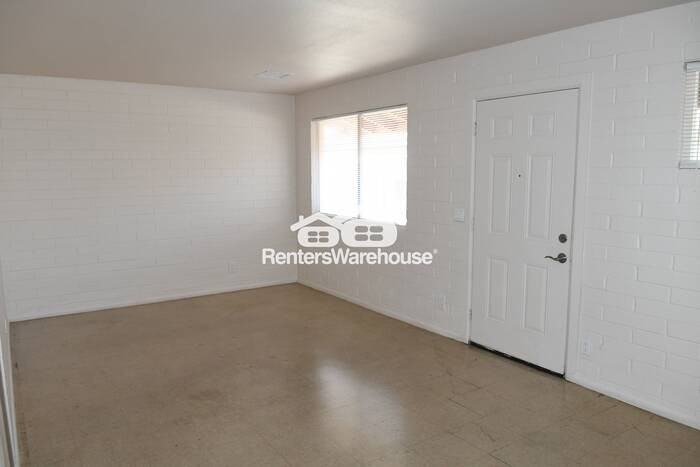 2532 E Adams St #7 - Photo 5 of 8