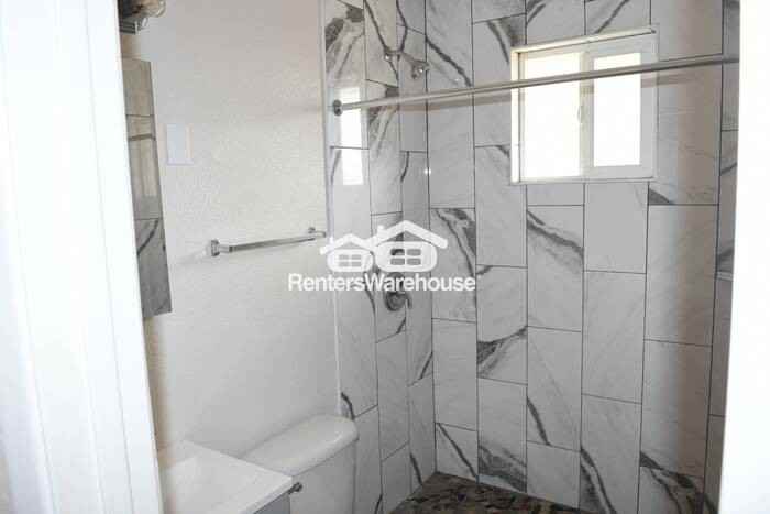 2532 E Adams St #7 - Photo 7 of 8