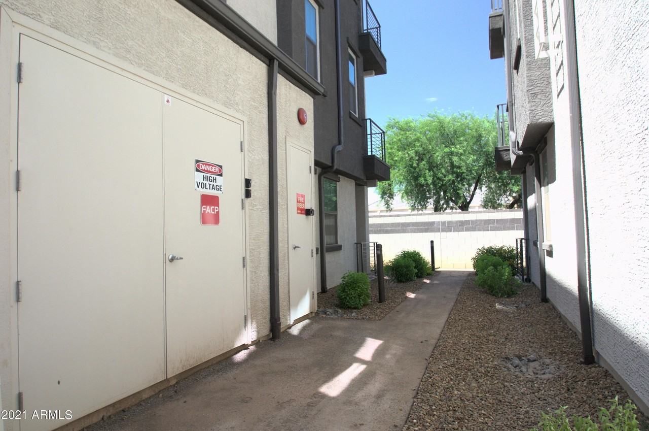 2090 S Dorsey Ln #1046 - Photo 3 of 37