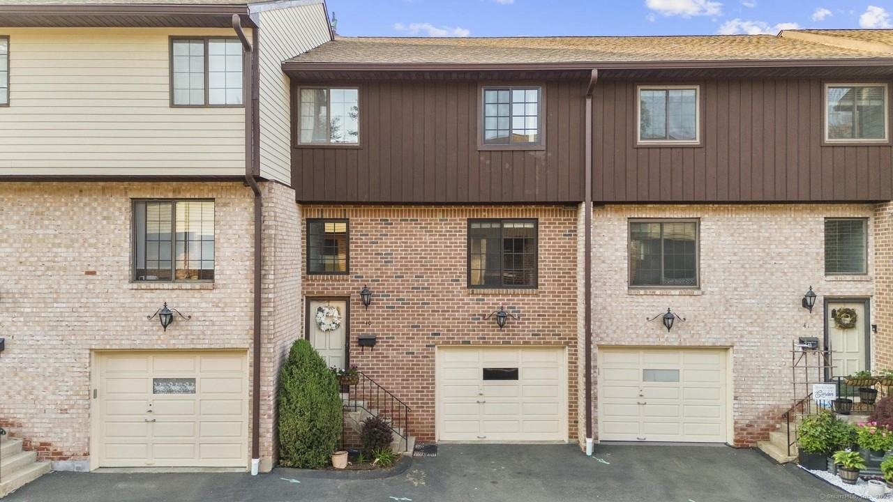 237 Strawberry Hill Ave #40