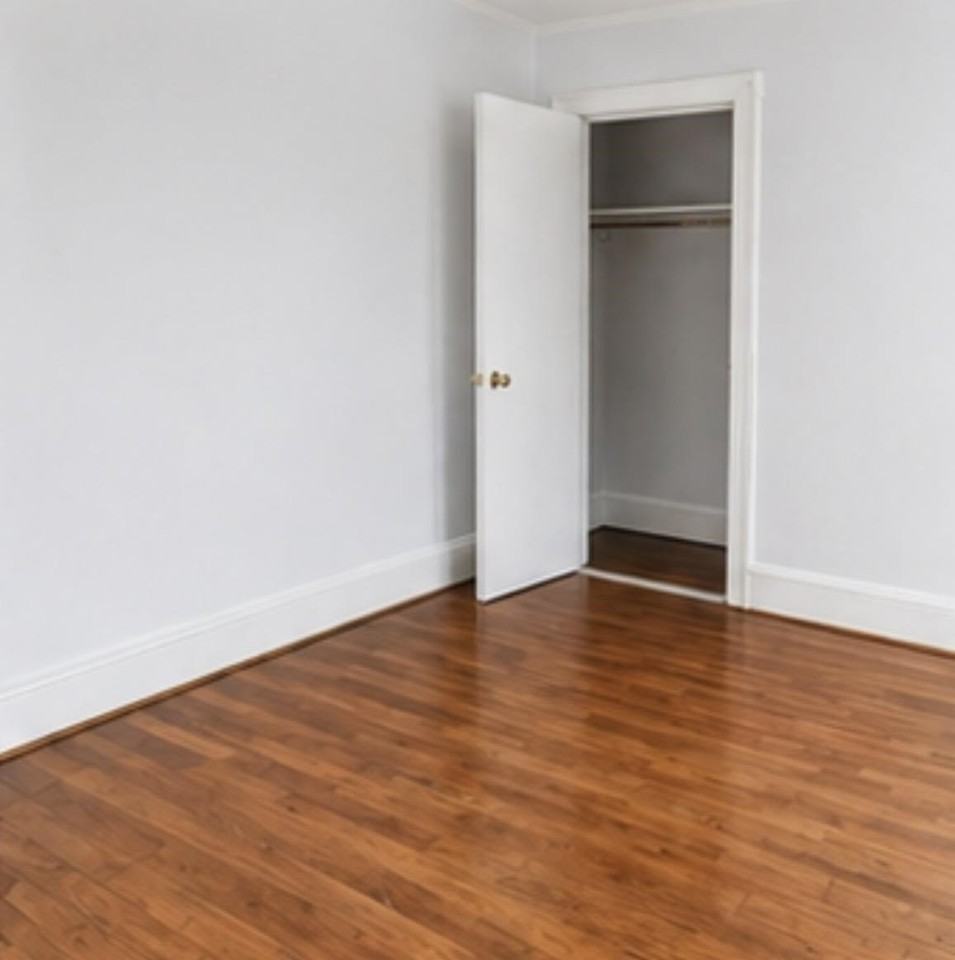 142 W 27th St #1 - Photo 3 of 8