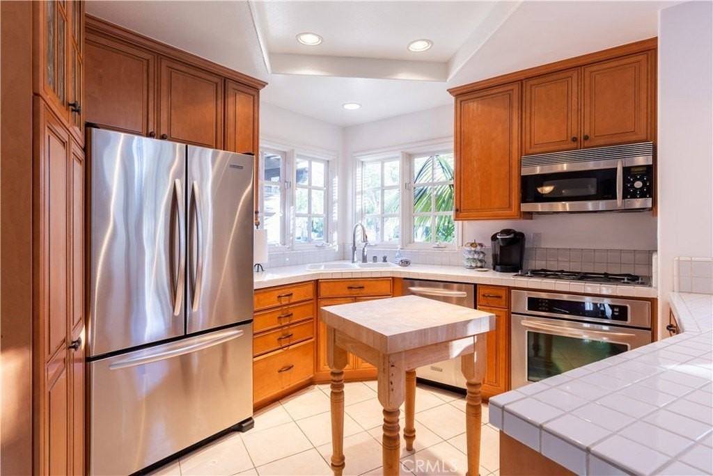 24421 Santa Clara Ave - Photo 4 of 37